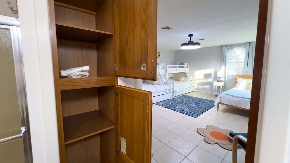 Fun Retro Island Vibe Sleeps 17 Beach 1 Block 4 Bedroom Home