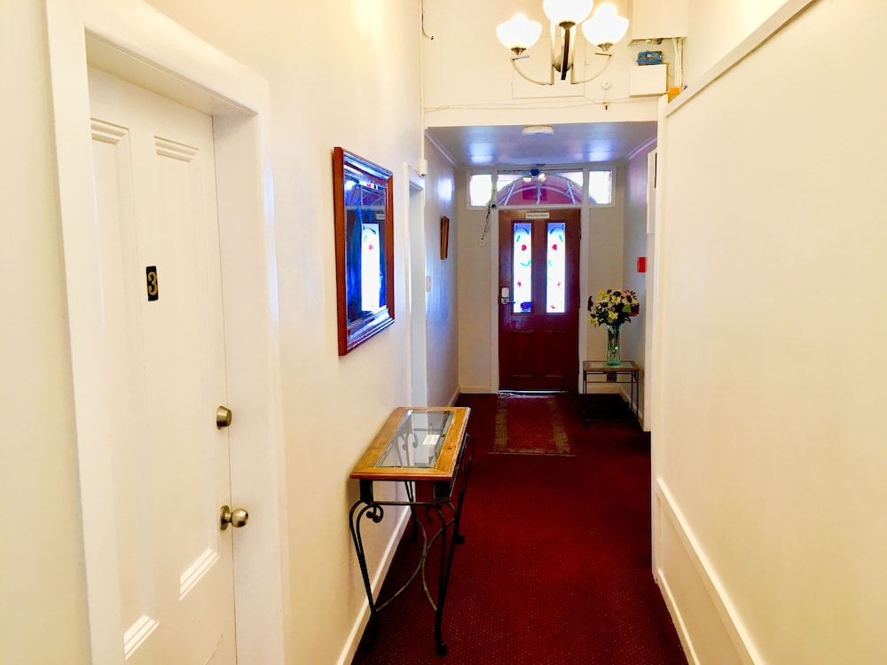 Freemans Backpackers Lodge - Hostel