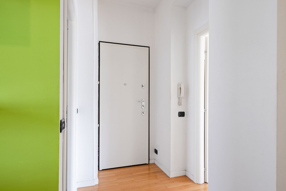 JOIVY Lovely Flat For 4 W/Balcony Near Porta Romana
