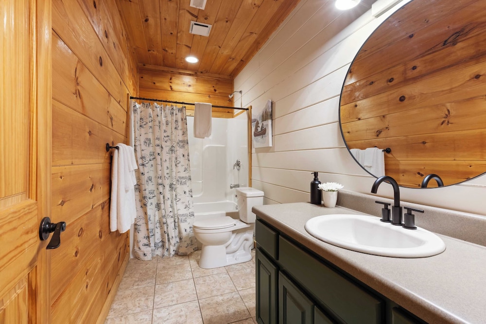 Redesigned, Hot Tub, Firepit, Billiards Pigeon Forge Riverbend by Avantstay