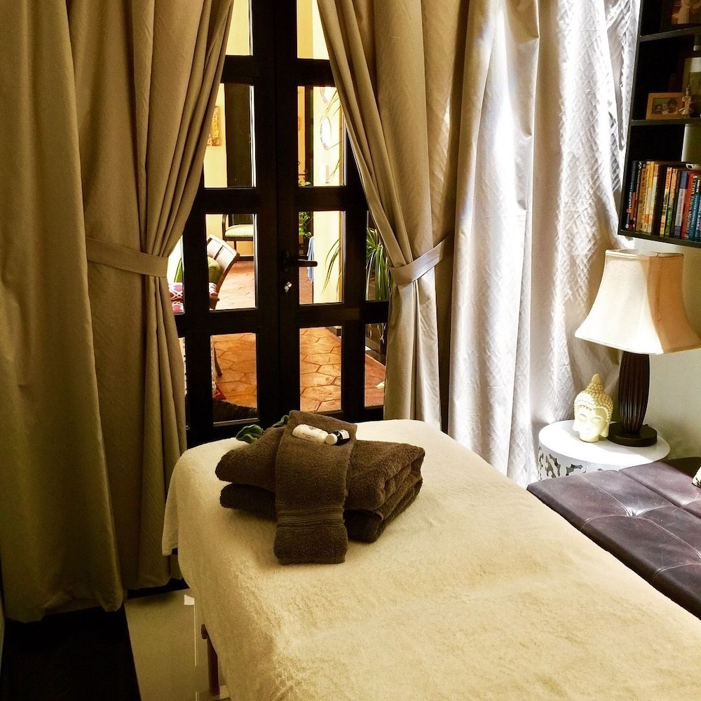 Ochenta Y Dos an urban bed & breakfast