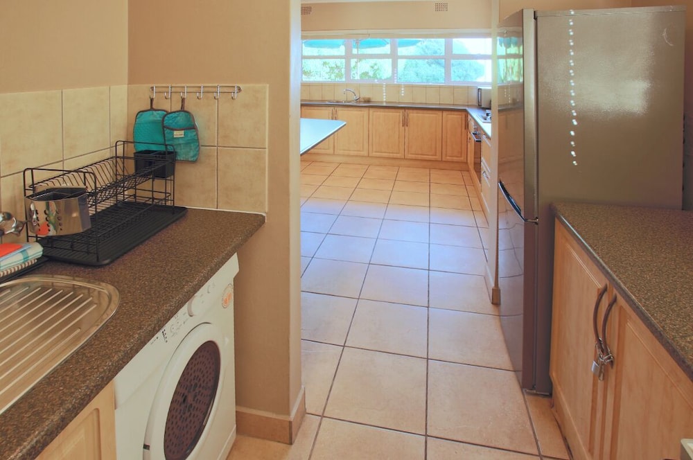 Tasties' Langebaan 8 Sleeper