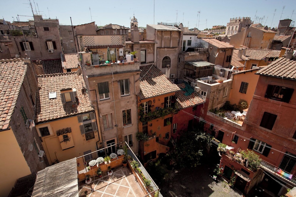 Campo De' Fiori Apartments