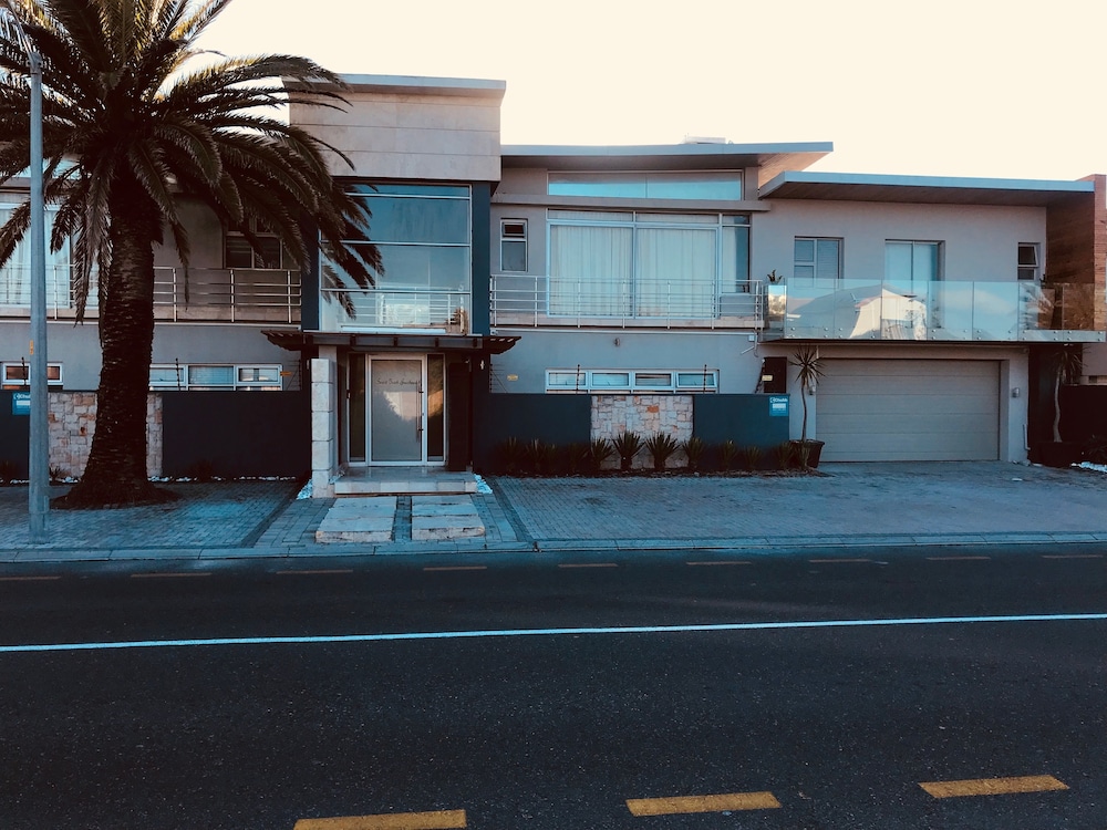 Hotel Sunset Beach Guesthouse - Image 1