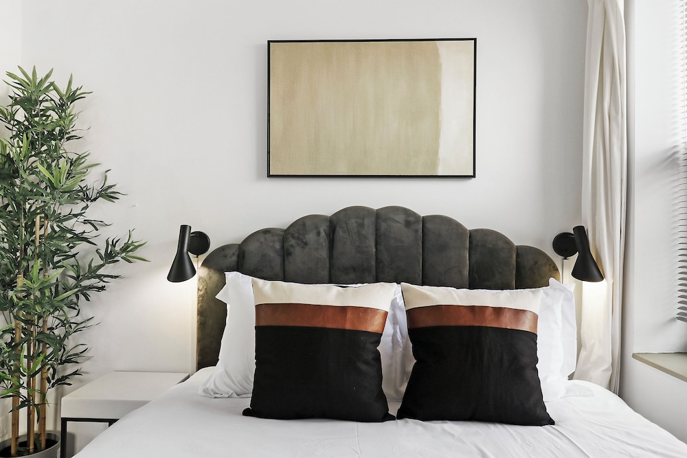 Explore this 2BR Apt - Blackwood rep