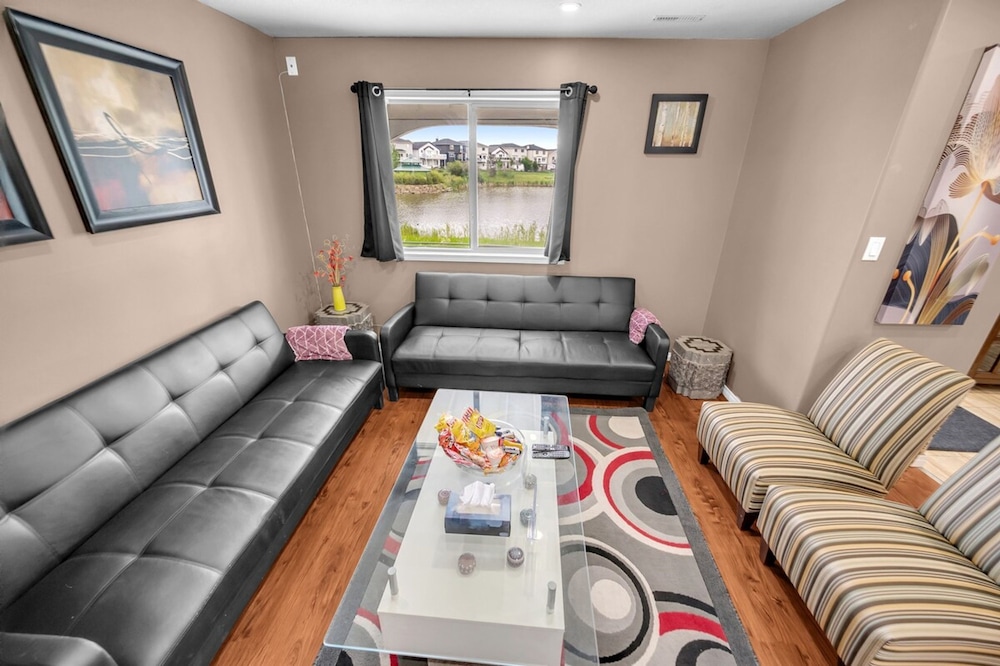 52-3 Bed Suite on Lake Central A C By Airport