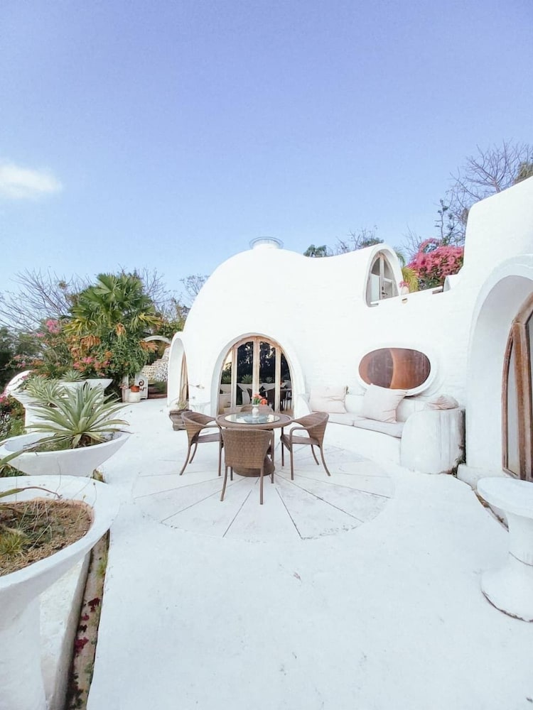 Mentigibay Dome Villa Lombok