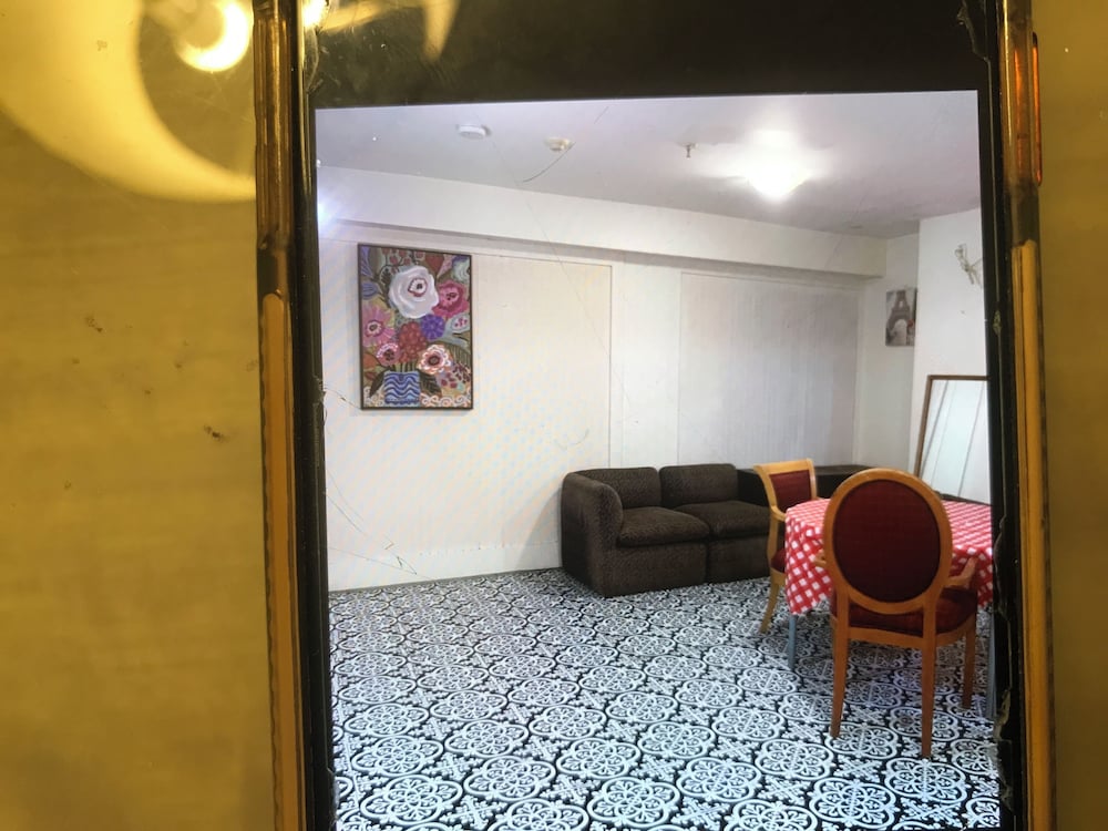 West Broadway guesthouse