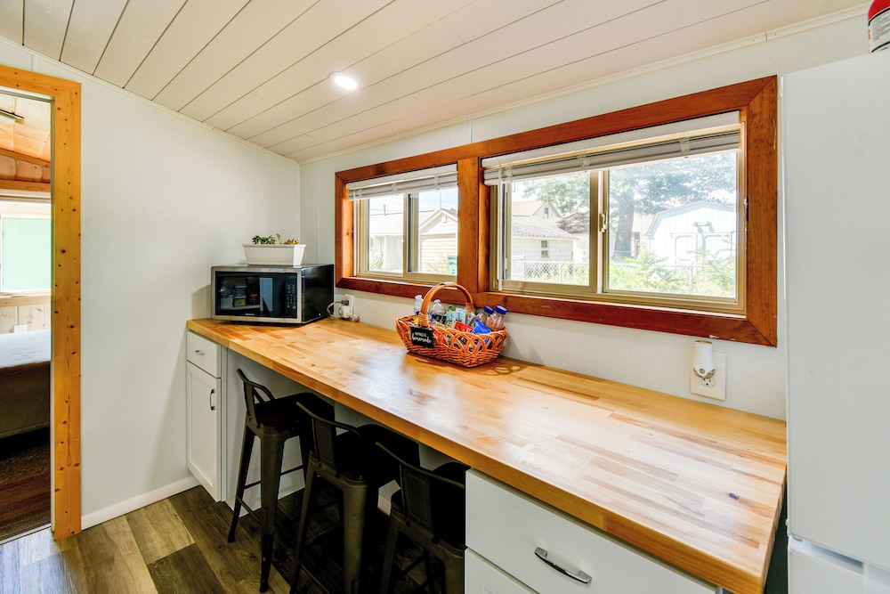 Walk to Houghton Lake: Cabin w/ Fire Pit!