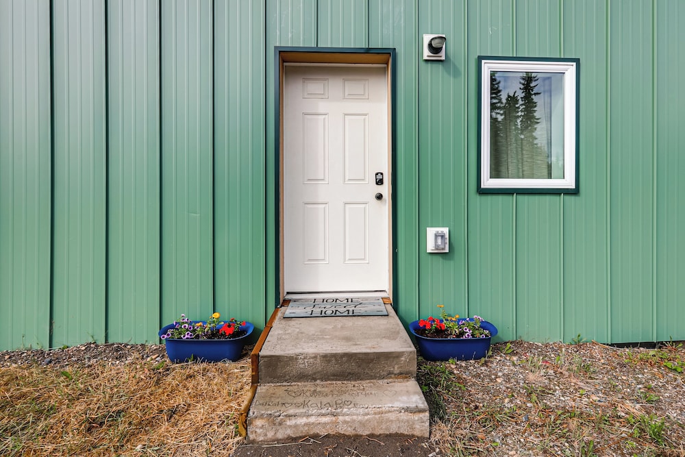 < 2 Mi to Dtwn: Pet-friendly Getaway in Fairbanks
