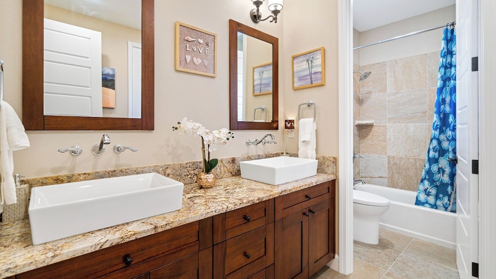 Private Yard and Outdoor Area - AC & Shared Pool - Golf Views - Vrkcv