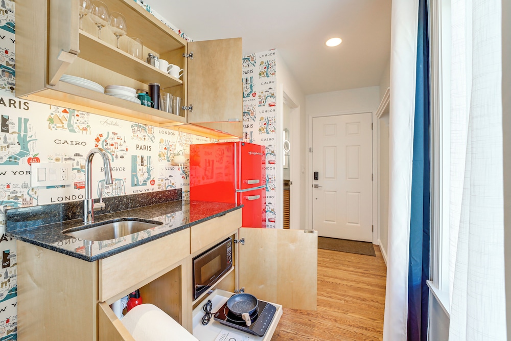Walk to Gathering Place & Brookside: Tulsa Studio
