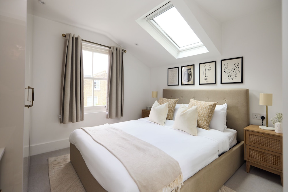 The Skylight One-Bed at Elspeth Road