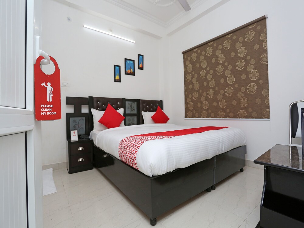 OYO 11306 SS Hotel