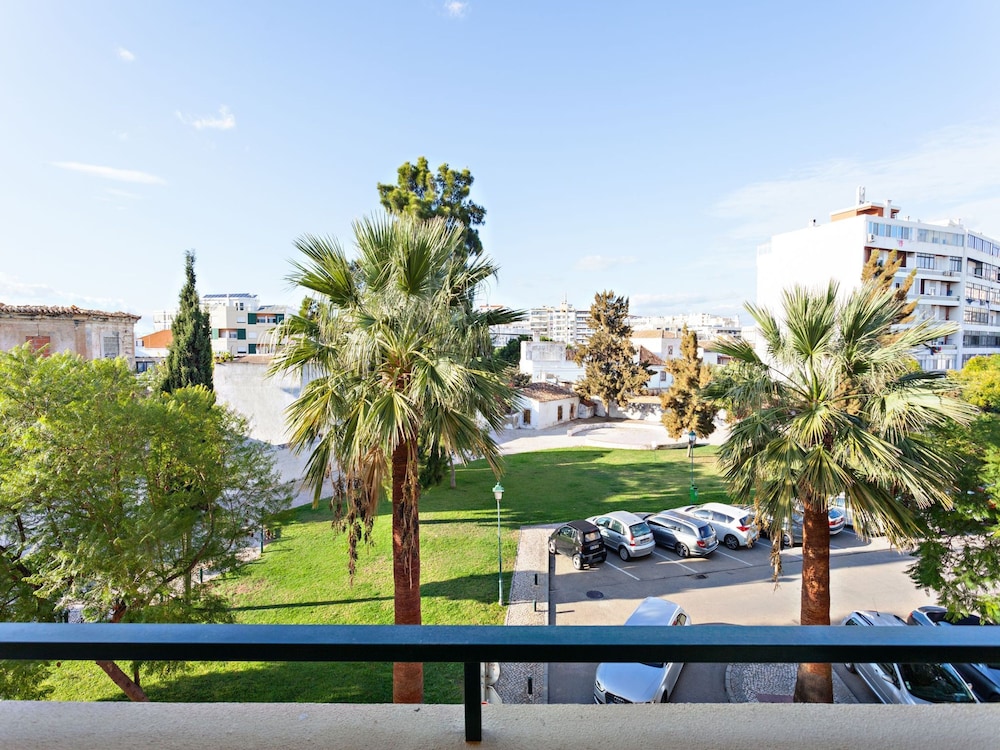 Alameda in Faro With 2 Bedrooms and 1 Bathrooms