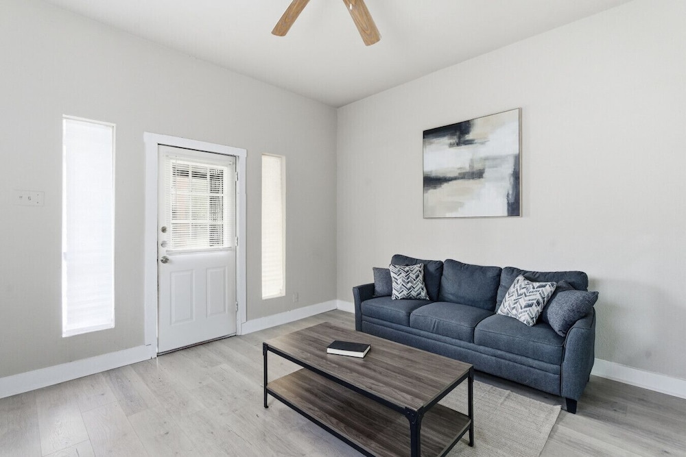 Spacious 2BR Duplex Near Downtown San Antonio