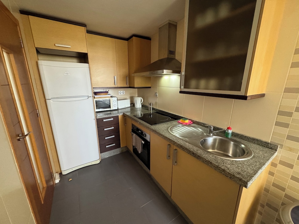 Beautiful 2 Bedroom 2 Bathroom Apartment With Several Pools