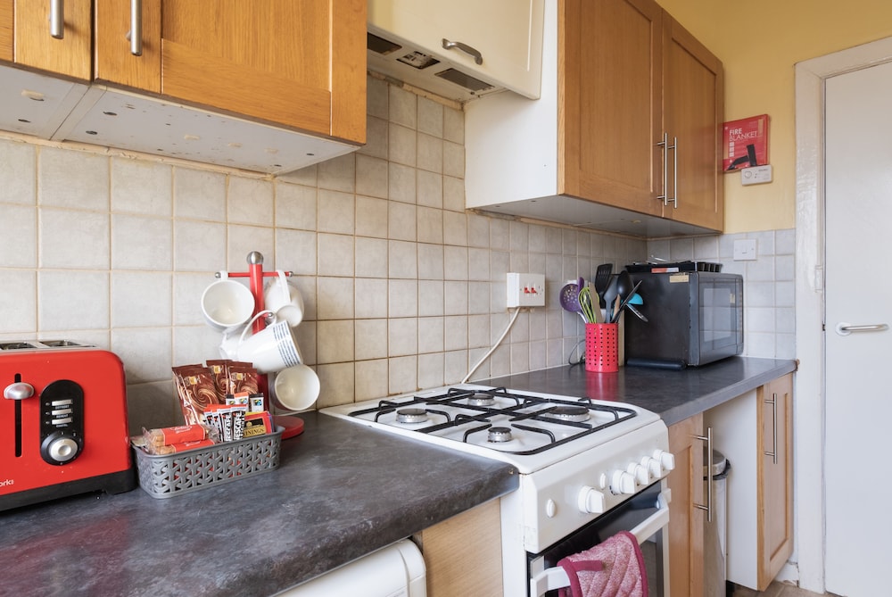 Novelty Suites Froghall Avenue