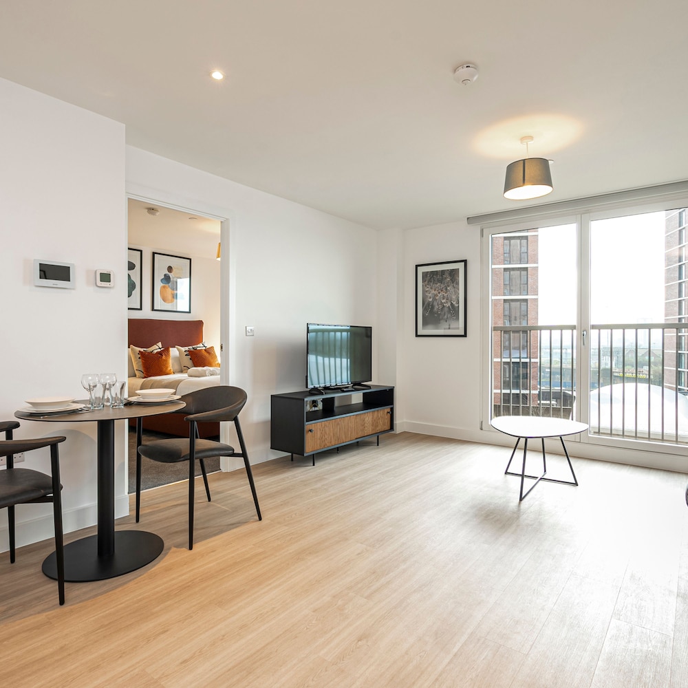 Deluxe Waterside Flat in Leeds view 3