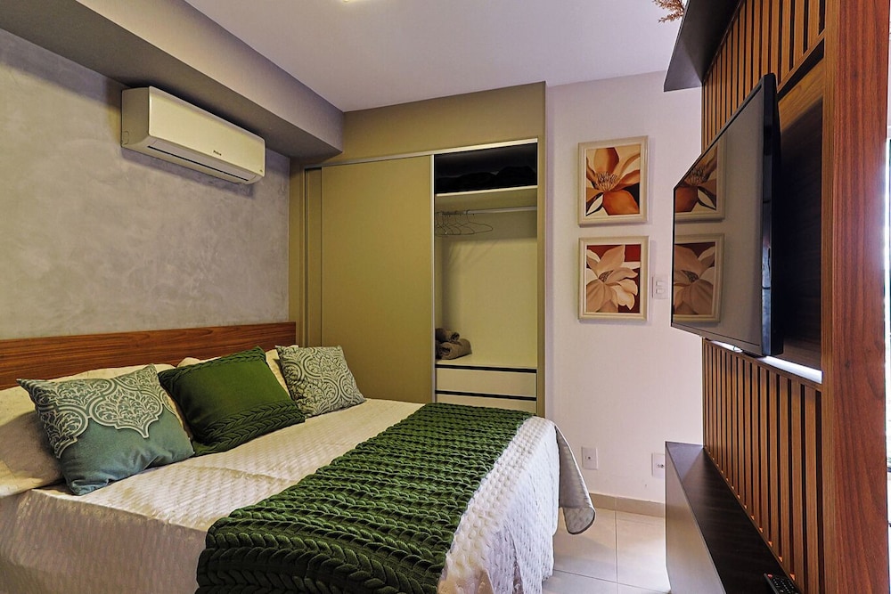 Studio Pet Friendly c Garagem e Varanda no Centro