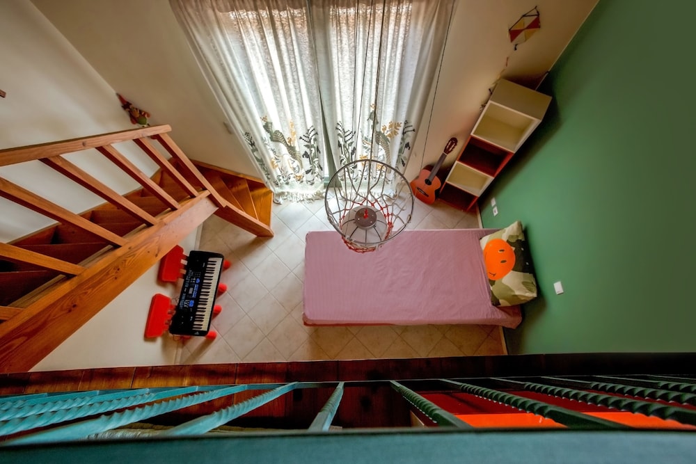 Photo 8