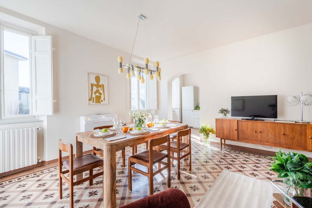 Casa Dante in Lucca With 3 Bedrooms and 2 Bathrooms