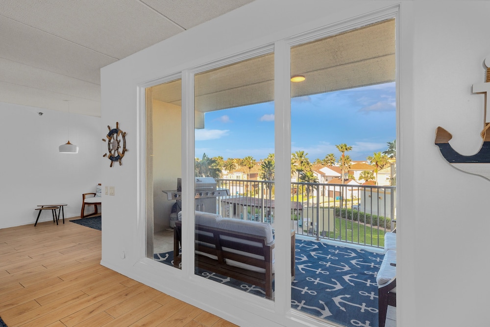 Las Villas Condo Unit 301 - 5 Night Minimum Stays 3 Bedroom Condo