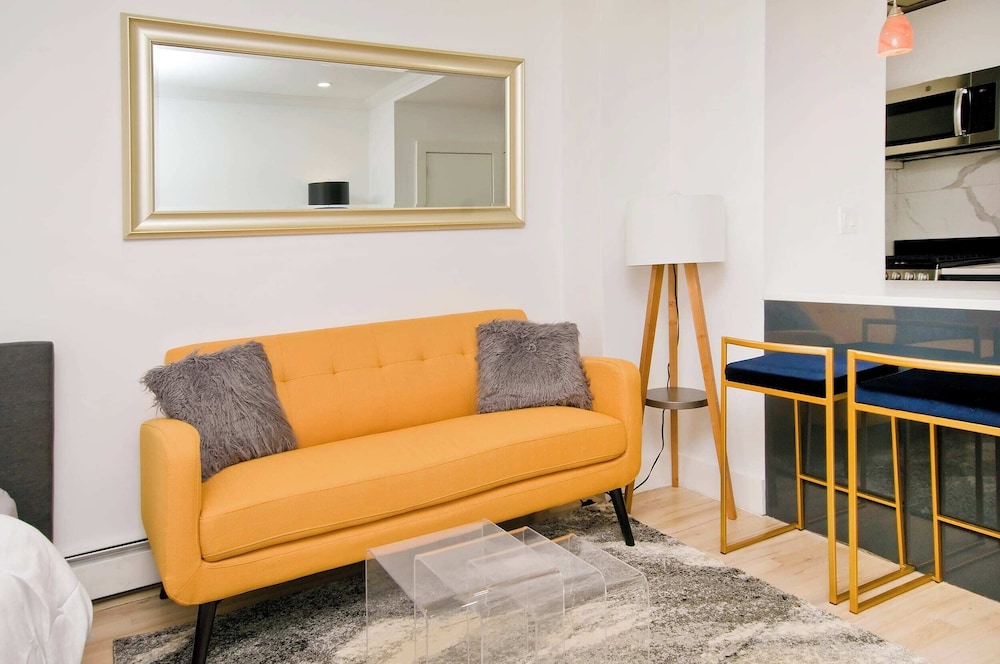 1597 New York Apt