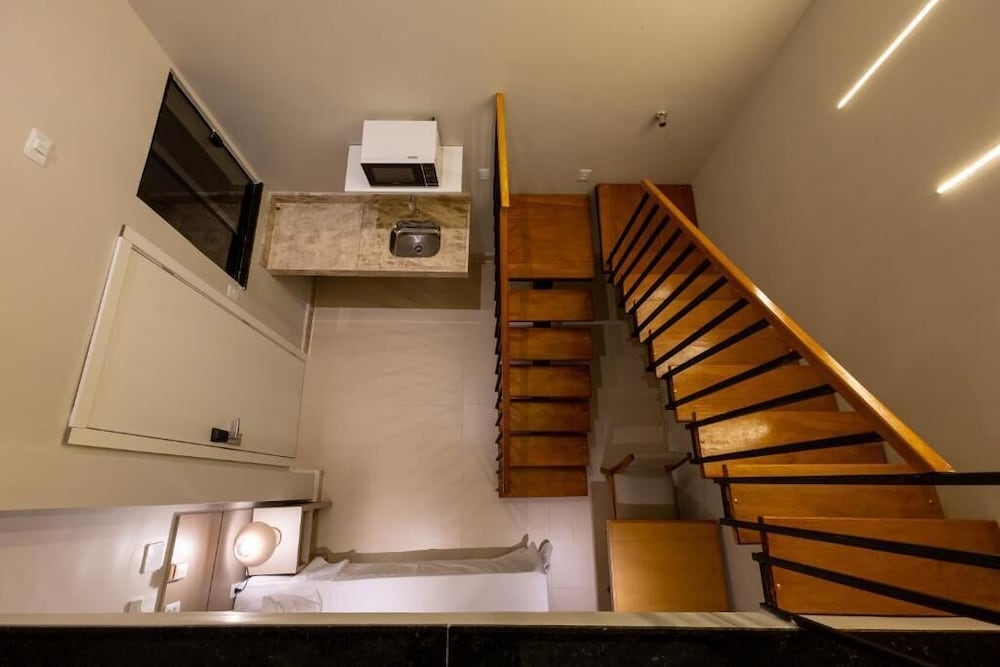 Aira Hotel