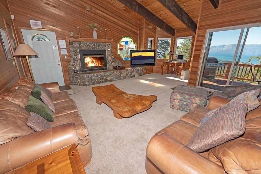 4192 Saddle Road 5 Bedroom Home by RedAwning