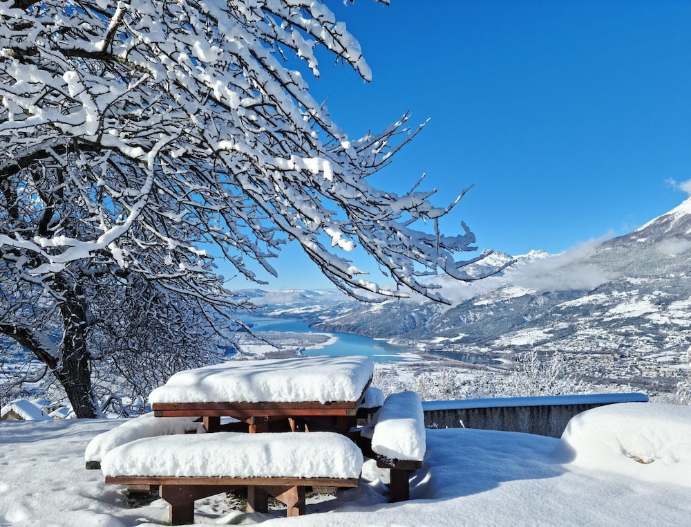 Holiday Home With Sauna, Saint-sauveur