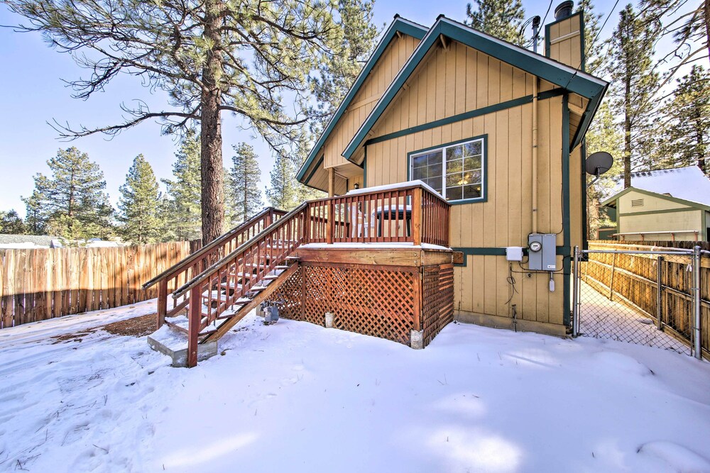 Cozy Home w/ Wood Fireplace: 4 Mi to Big Bear Lake view 4