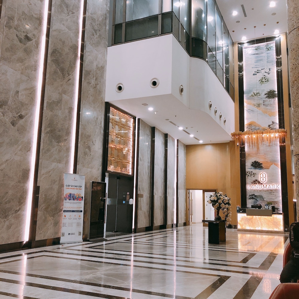 DongDong Skyview APT in Landmark81 Tower