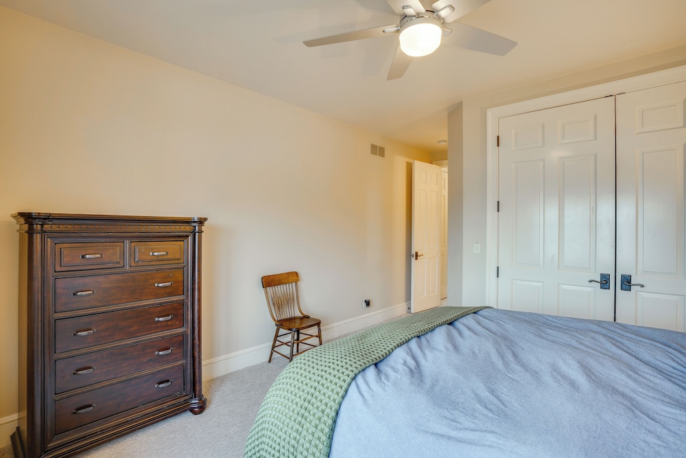 Lake Michigan Gem: Private Beach & Game Room