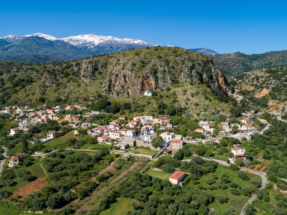 Charming Holiday Home in Maheri