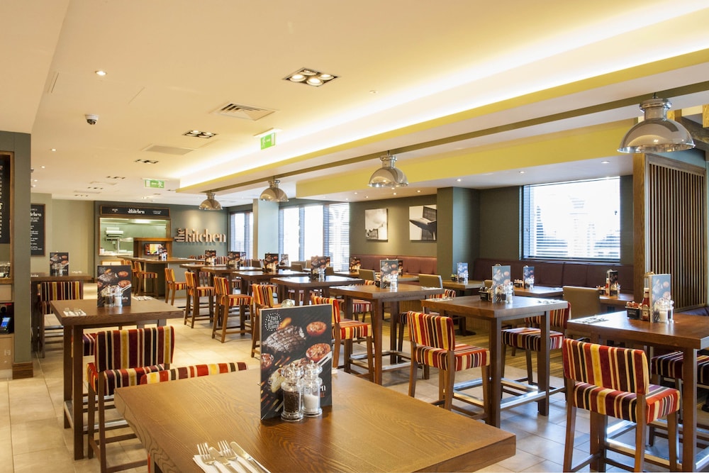 Premier Inn Woking Town Centre 2