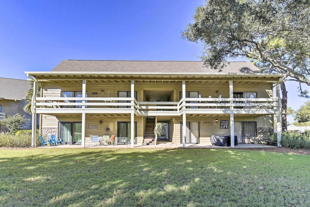 Bright Miramar Beach Condo - Walk to Beach! view 4