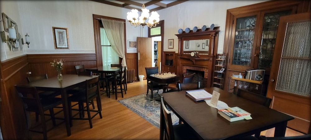 Inn at the Agora
