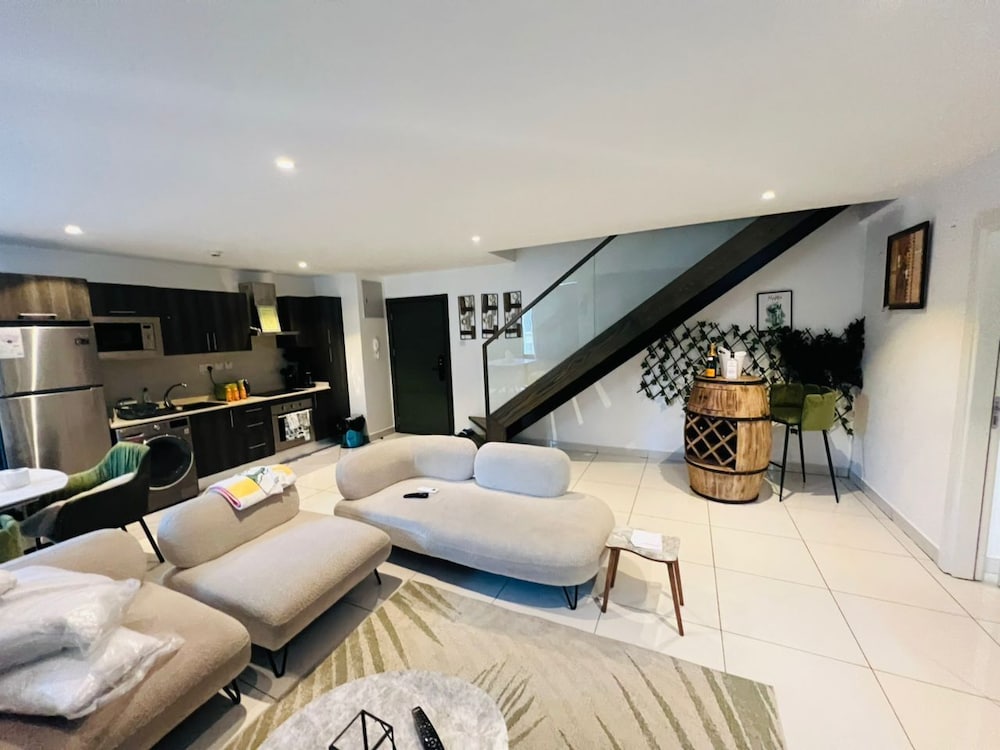 Prime properties executive two bedroom view 5