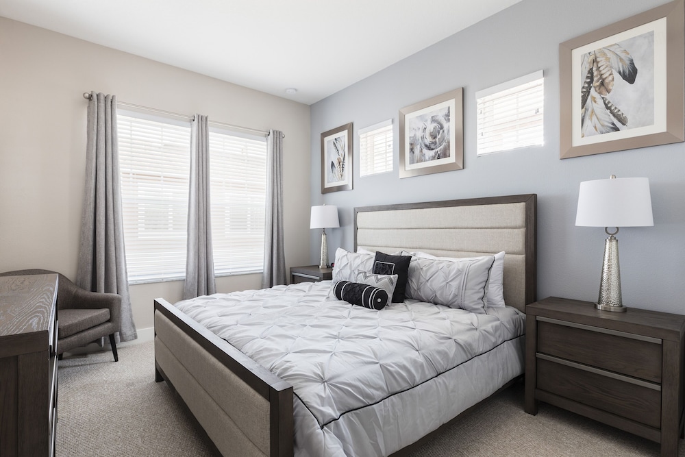 Summerville Vacation Homes by Columbia Management