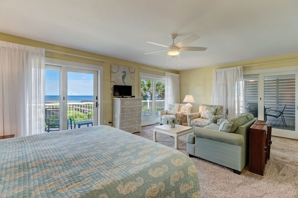 Fernandina Beach Vacations - Dog Friendly Oceanfront Beach House by RedAwning - Property Image 40