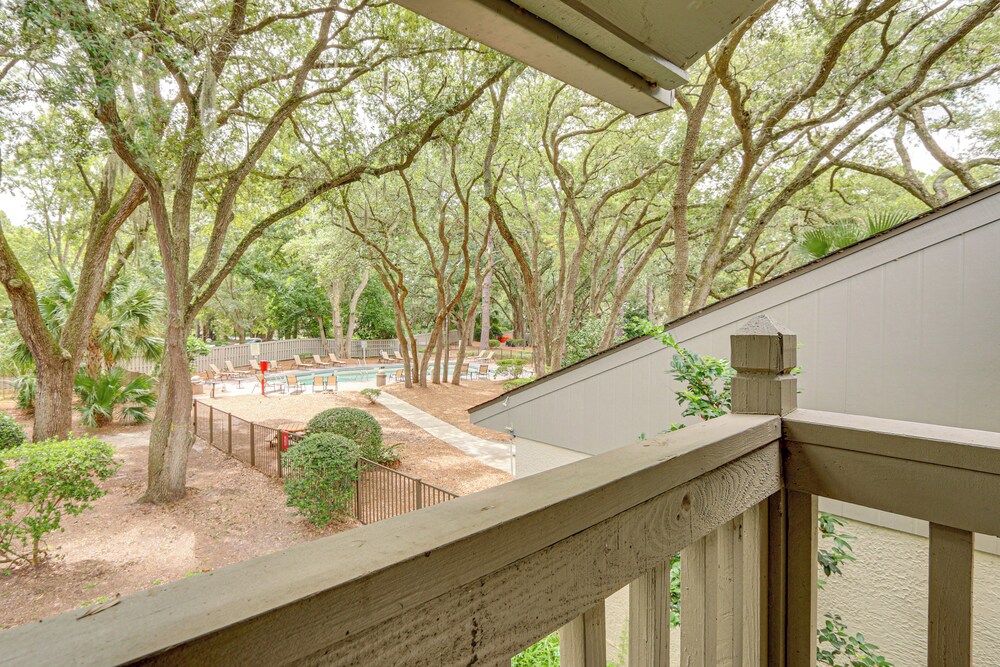 Walk to Folly Field Beach: Condo w/ Pool Access