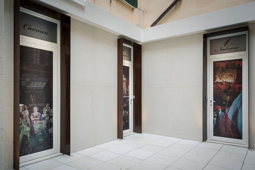 Theatrum Rooms and Apartments view 2