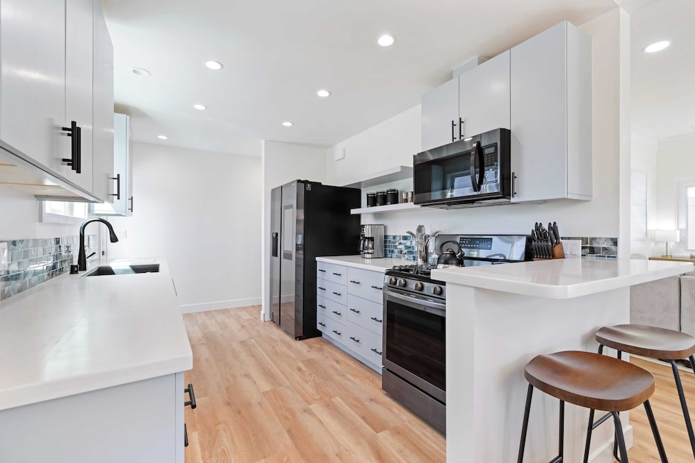 La Jolla Stay w/ Firepit & Walk to Beach Arenas