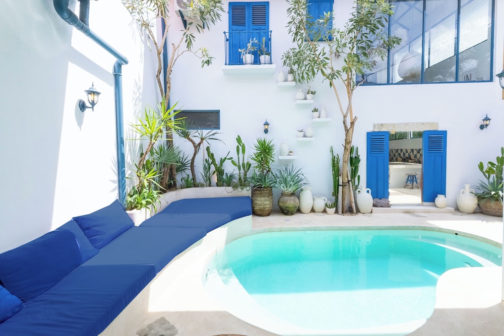 Santorini Suites