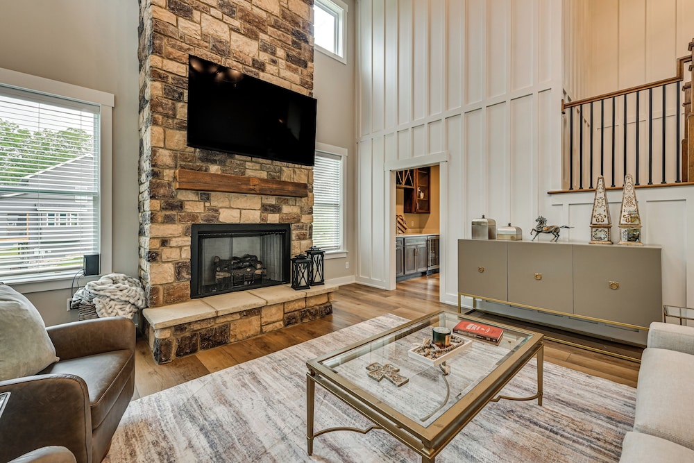 14 Mi to Mammoth Cave NP: Spacious Family Home