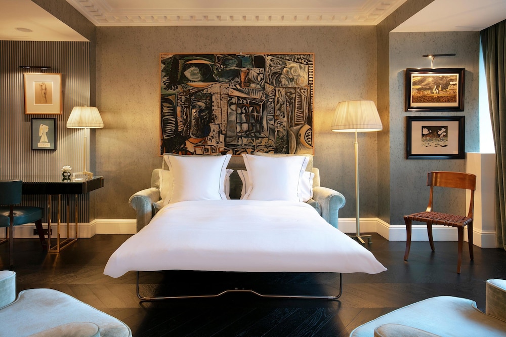 Hôtel de Berri Champs-Élysées, a Luxury Collection Hotel
