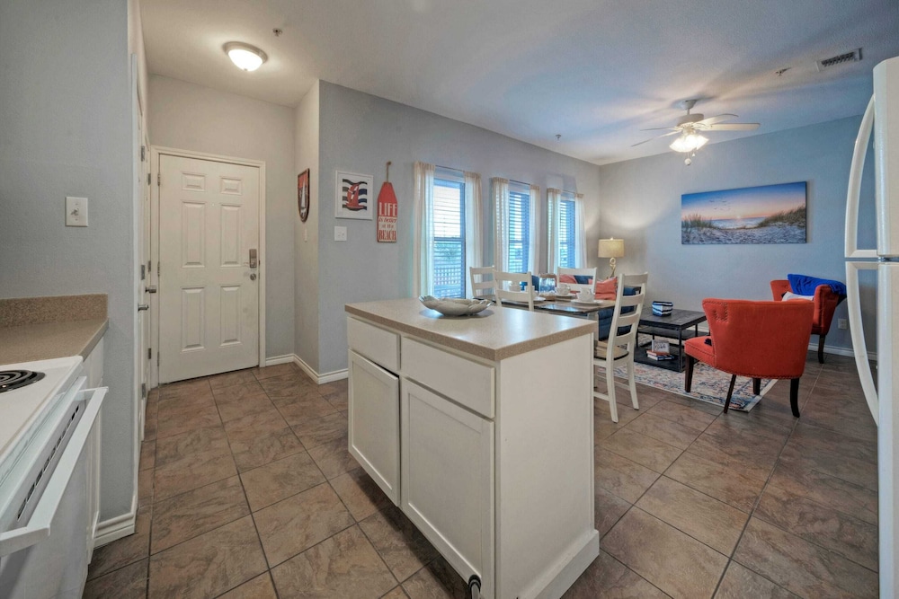 Sleeps 16 w/ Pool + Minutes to Beach Costa Bahia - 2 Condos