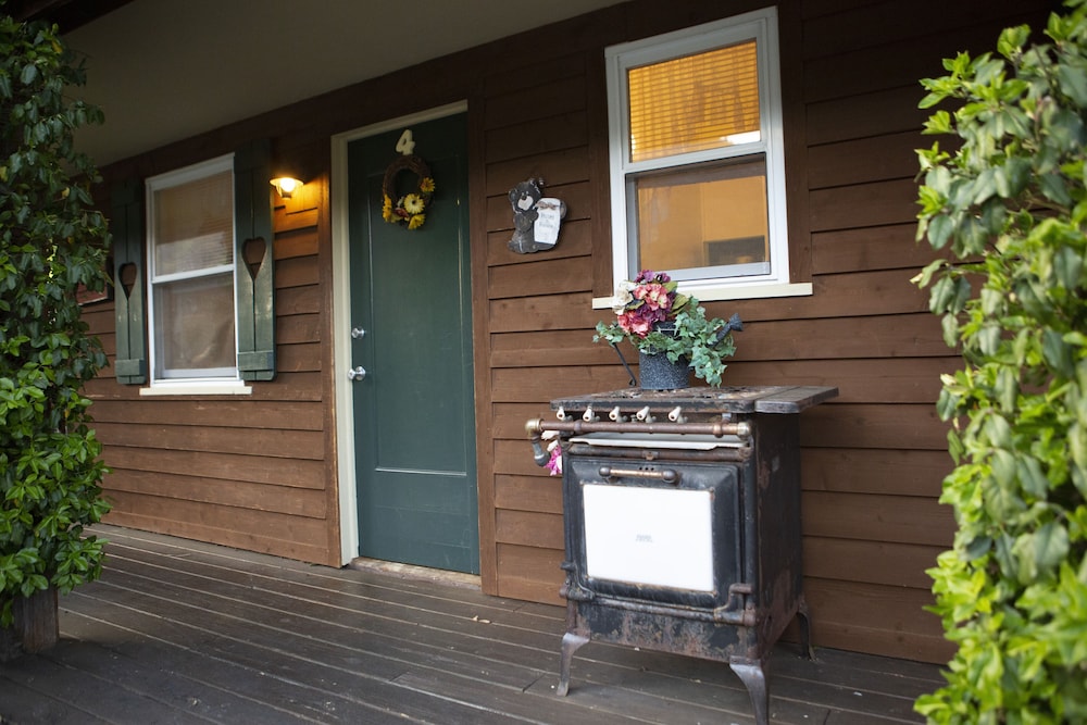 The Chimney Rock Inn & Cottages