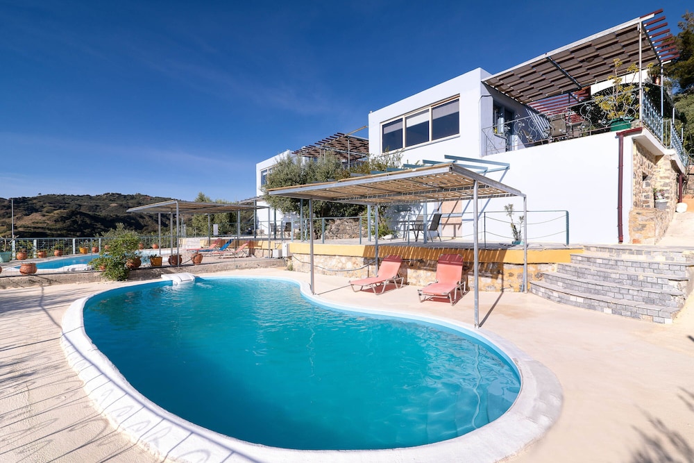 Sarakinas Residences